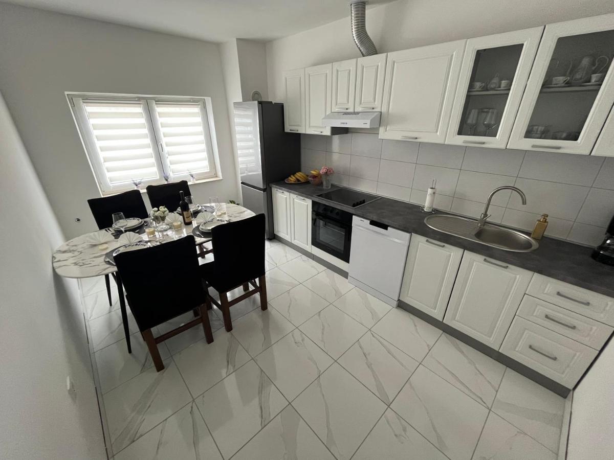 Apartment Ana *